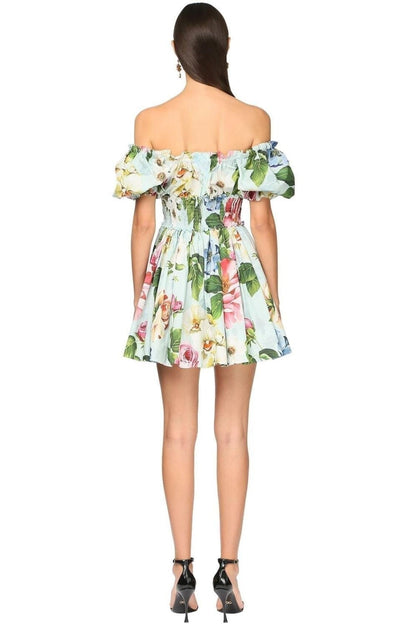 Vestido mini acampanado con corpiño fruncido y estampado de hiedra 