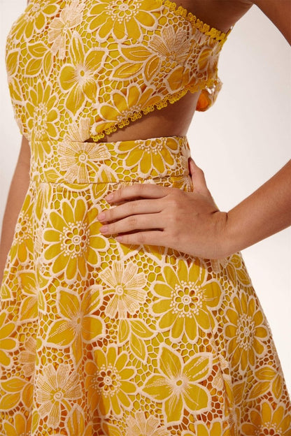 Vestido midi con cuello halter y encaje bordado Jessica 