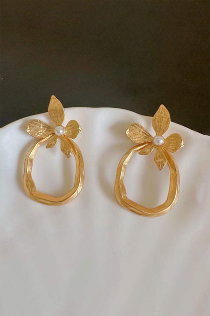 Pendientes geométricos irregulares con perlas y flores 