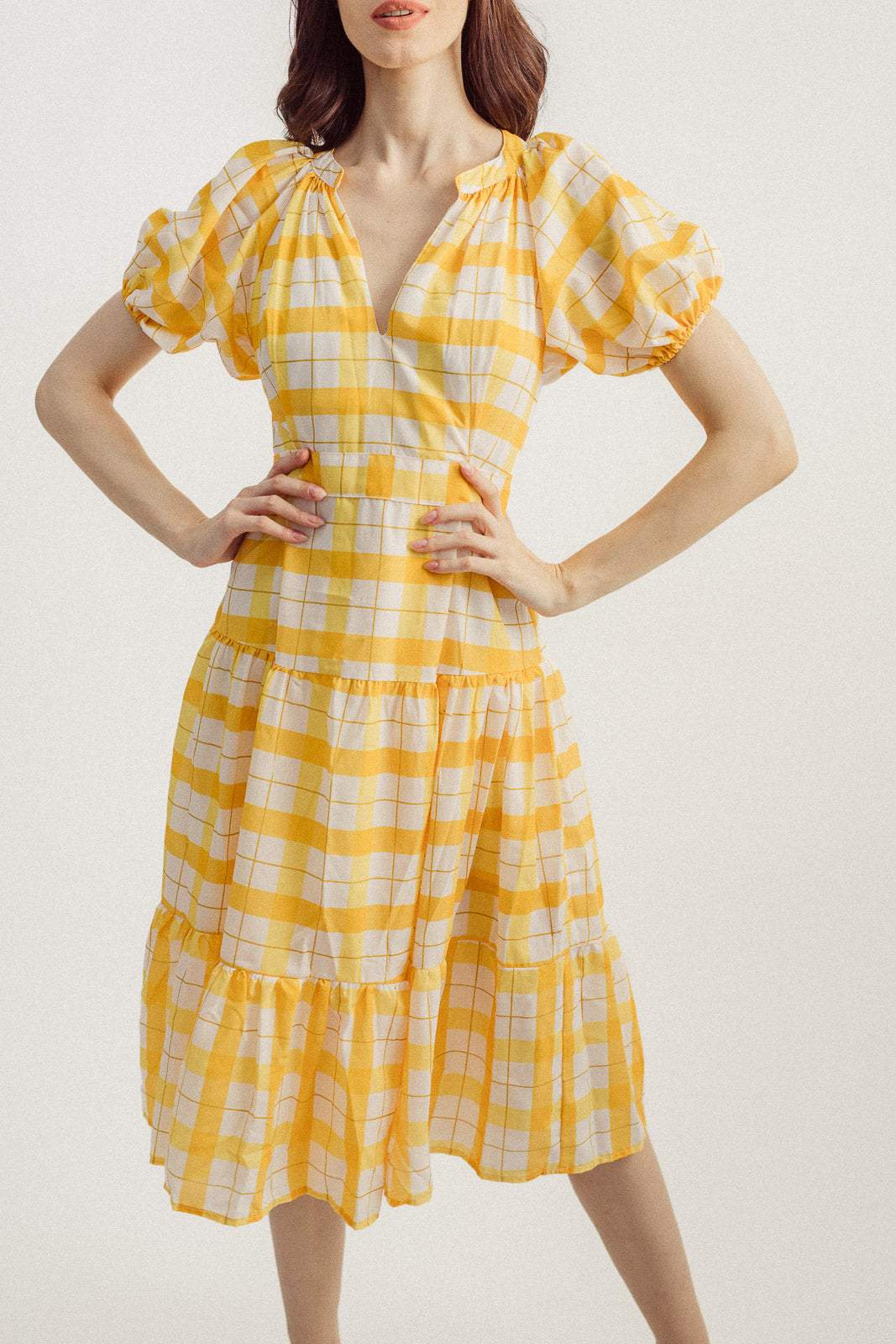Vestido midi de celosía con escote en V y mangas farol 