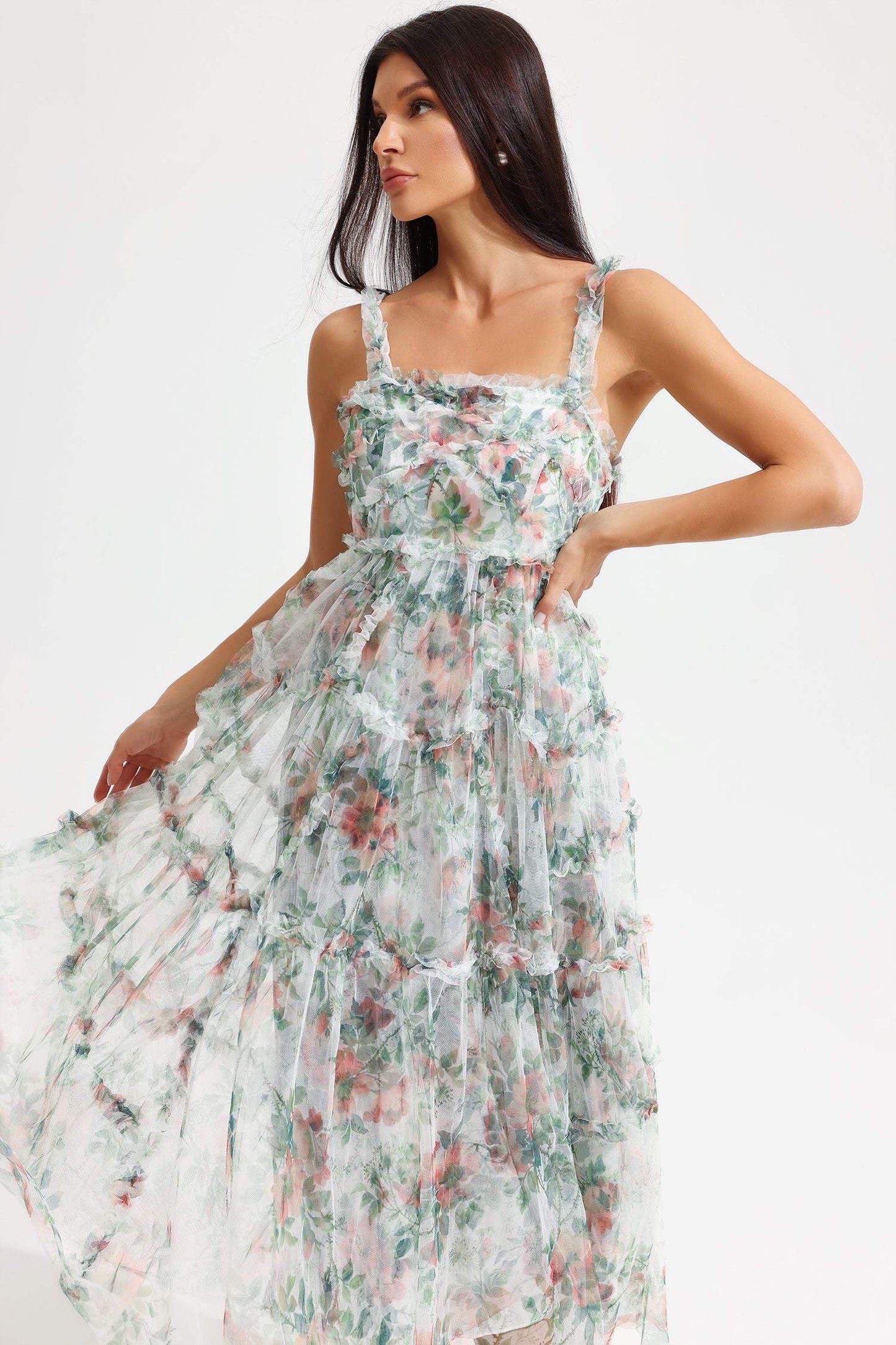 Vestido midi verde con volantes y cintura cónica con estampado floral 