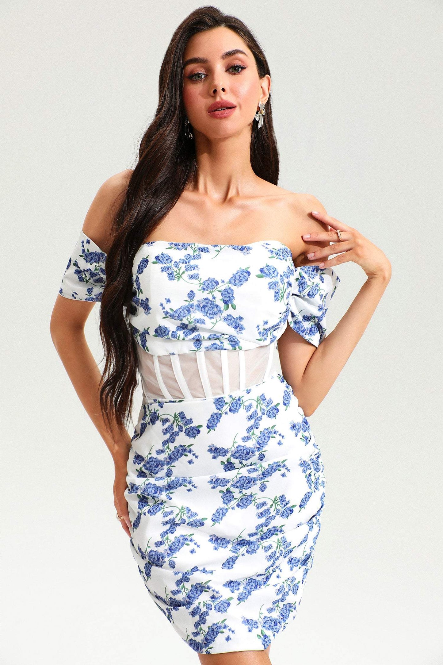 Minivestido floral de un solo hombro y espalda descubierta azul 