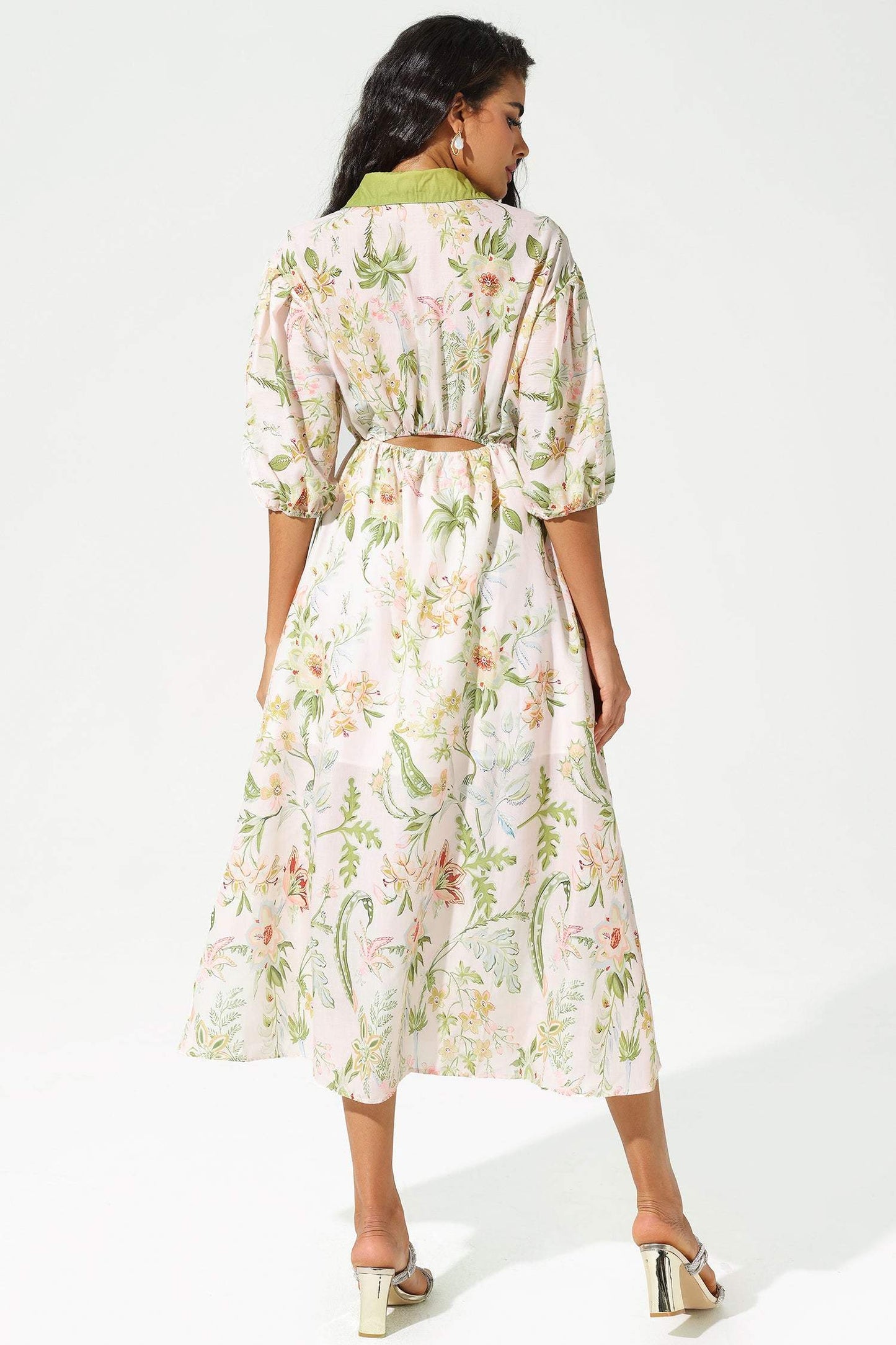 Vestido midi con solapa, encaje y manga corta con estampado floral 