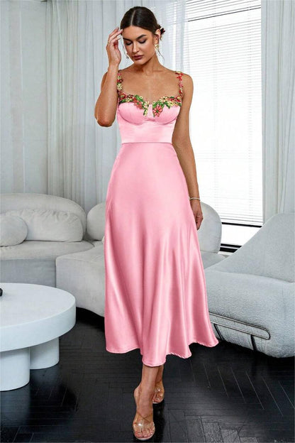 Vestido largo sin tirantes con escote corazón bordado 