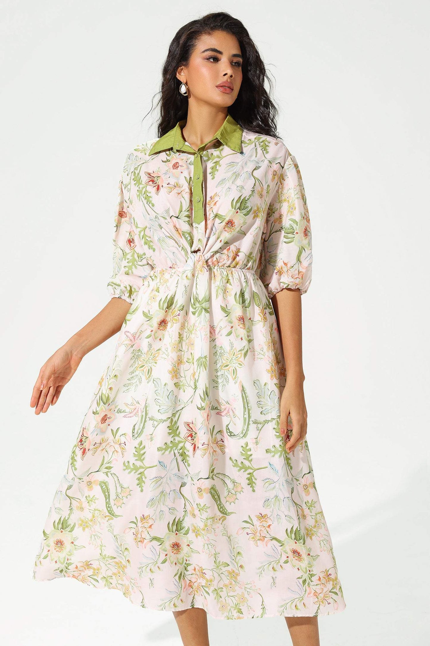 Vestido midi con solapa, encaje y manga corta con estampado floral 