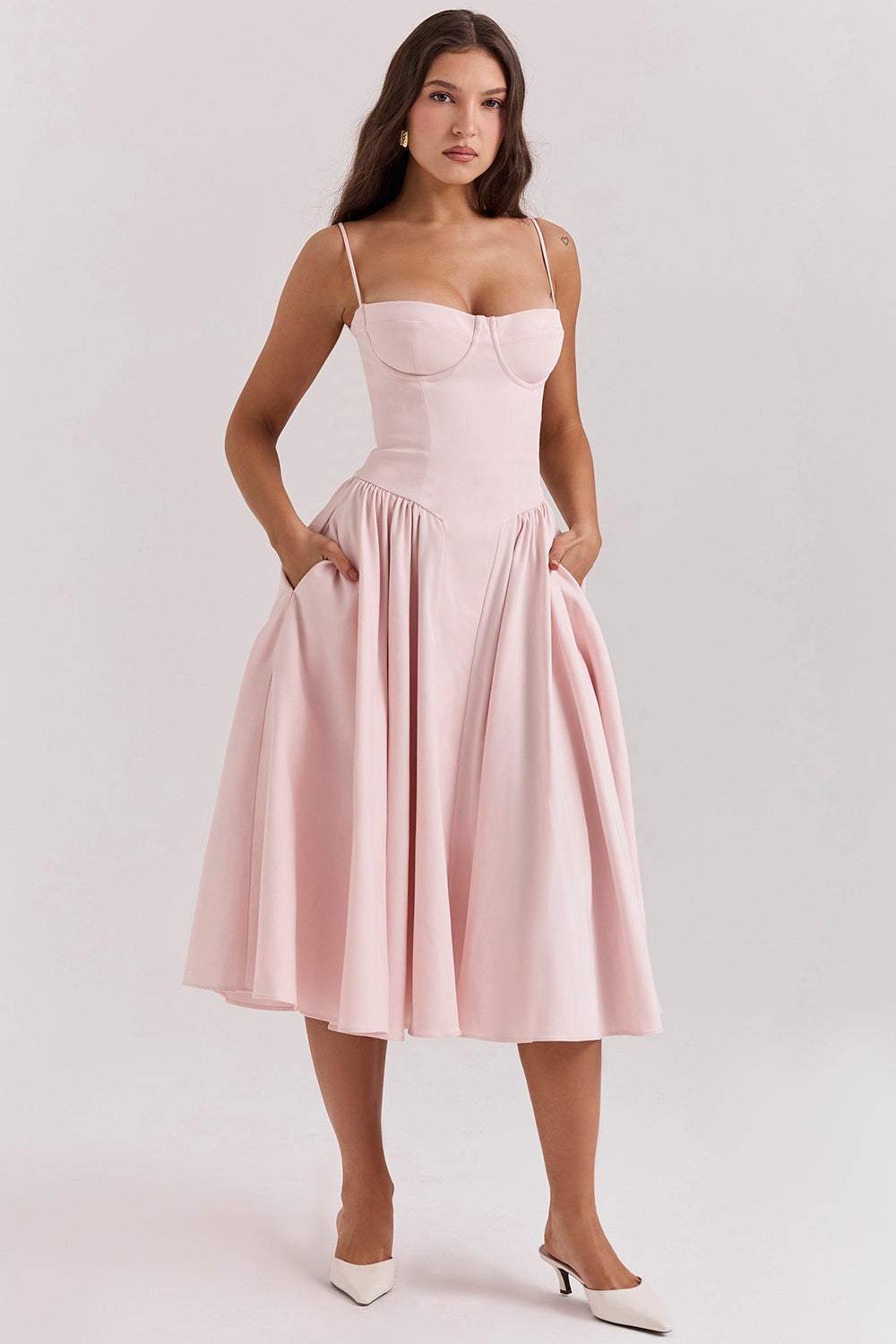 Vestido midi liso con escote en forma de corazón 