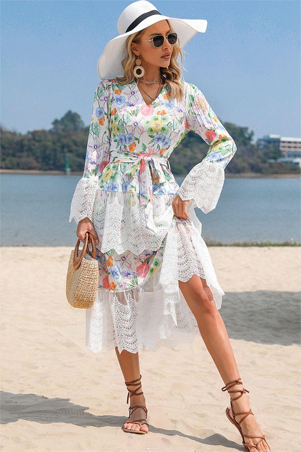 Vestido con cuello en V, estampado de patchwork y encaje 