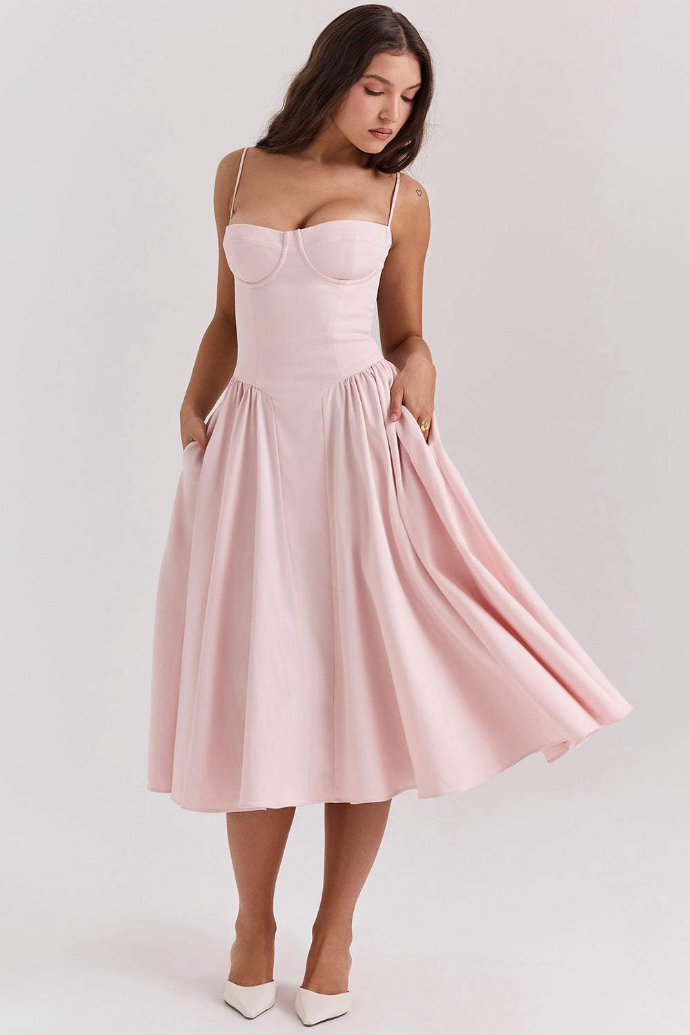 Vestido midi liso con escote en forma de corazón 
