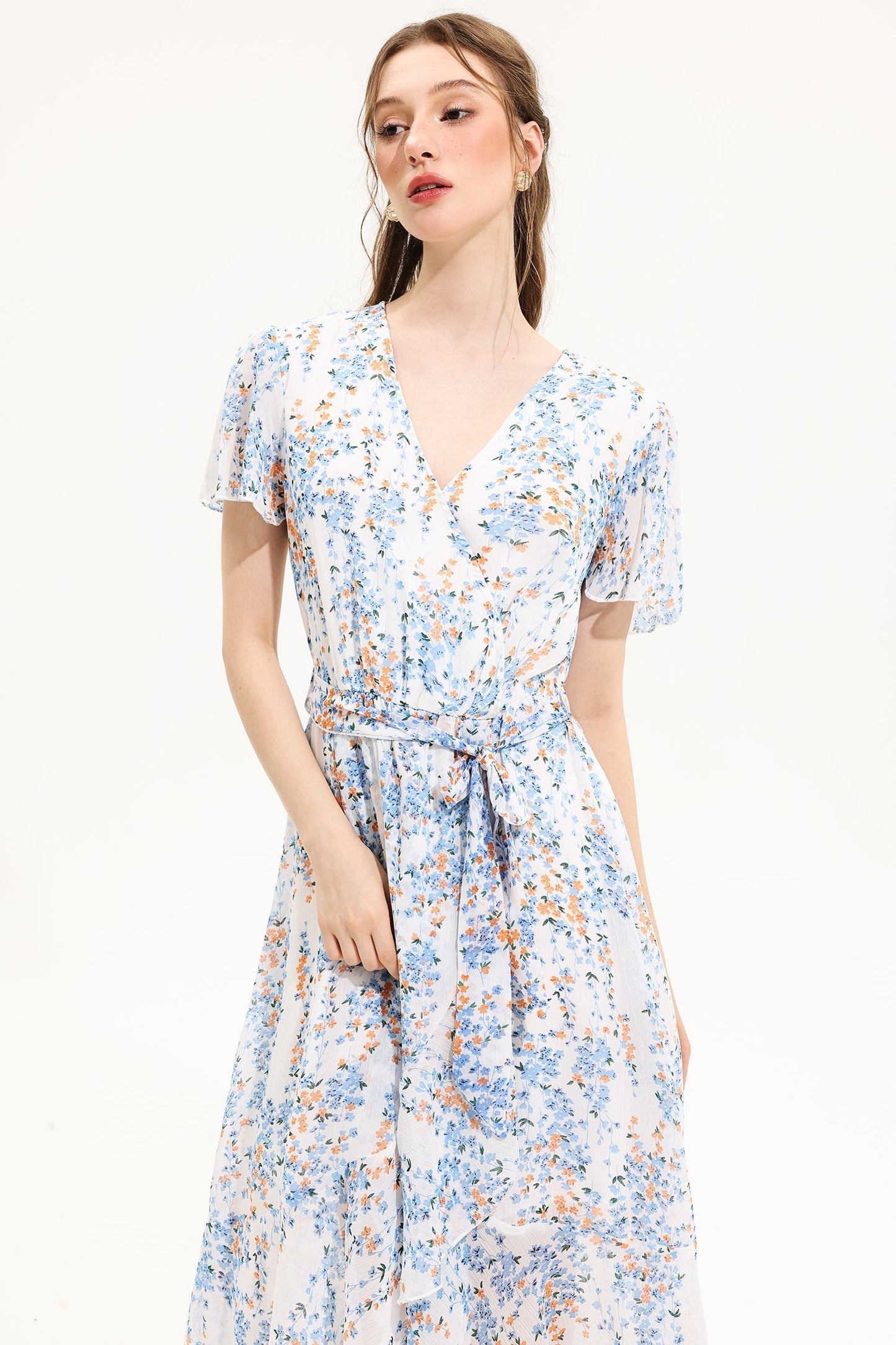 Vestido midi de manga corta con escote en V y estampado floral amarillo 