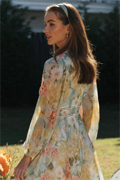 Minivestido floral de manga larga con escote en V 