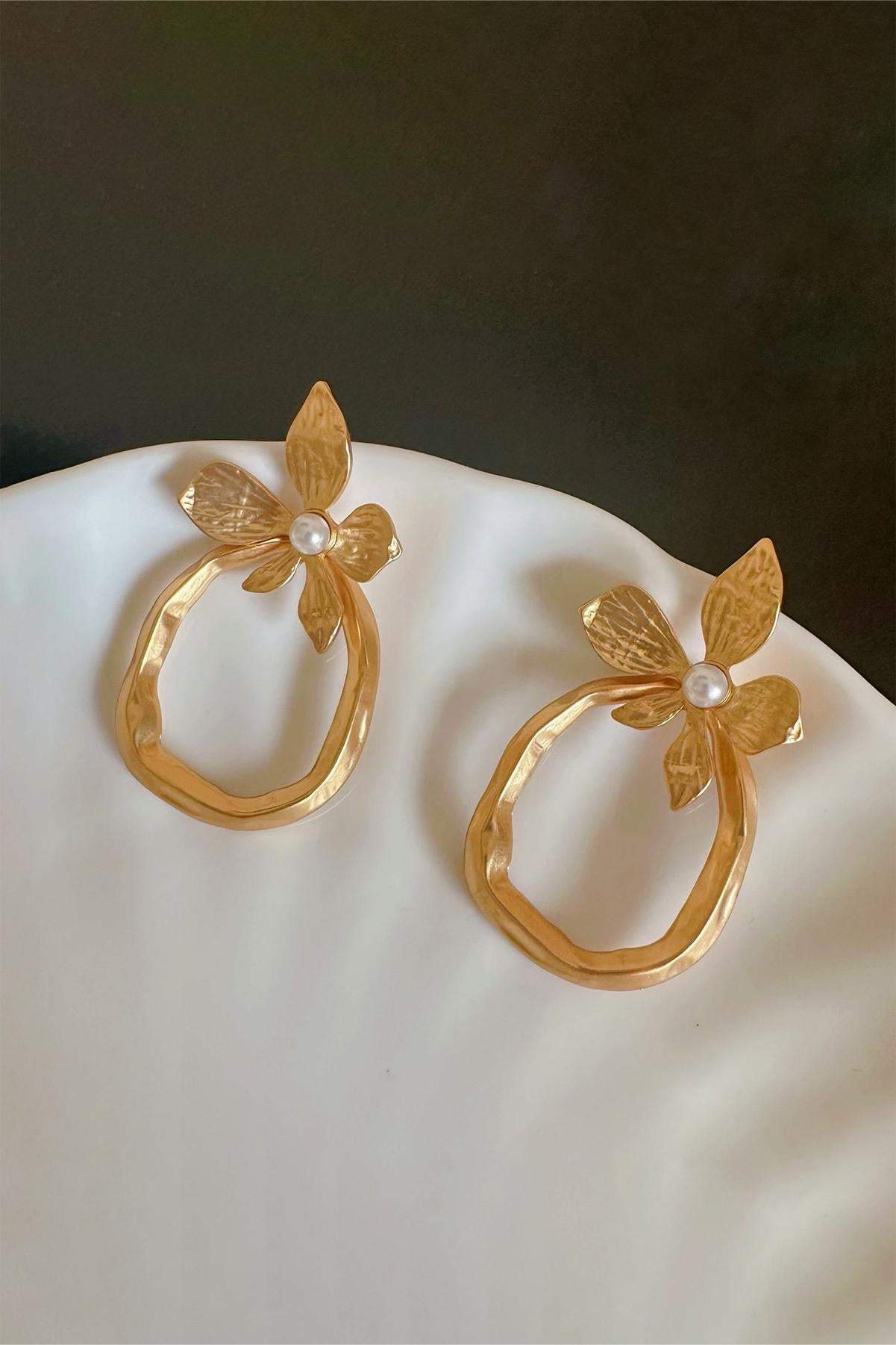 Pendientes geométricos irregulares con perlas y flores 