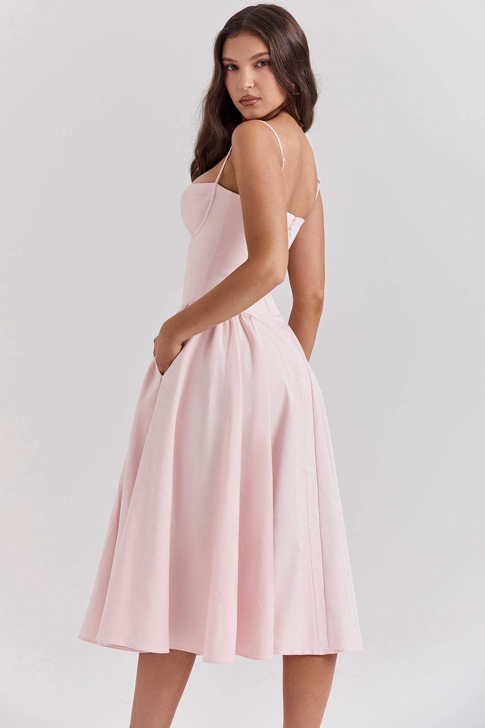 Vestido midi liso con escote en forma de corazón 