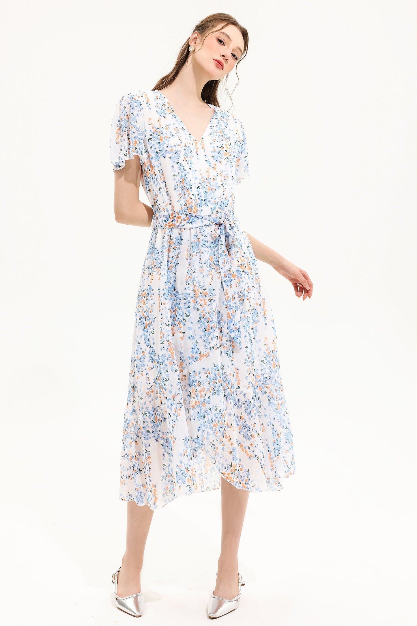 Vestido midi de manga corta con escote en V y estampado floral amarillo 