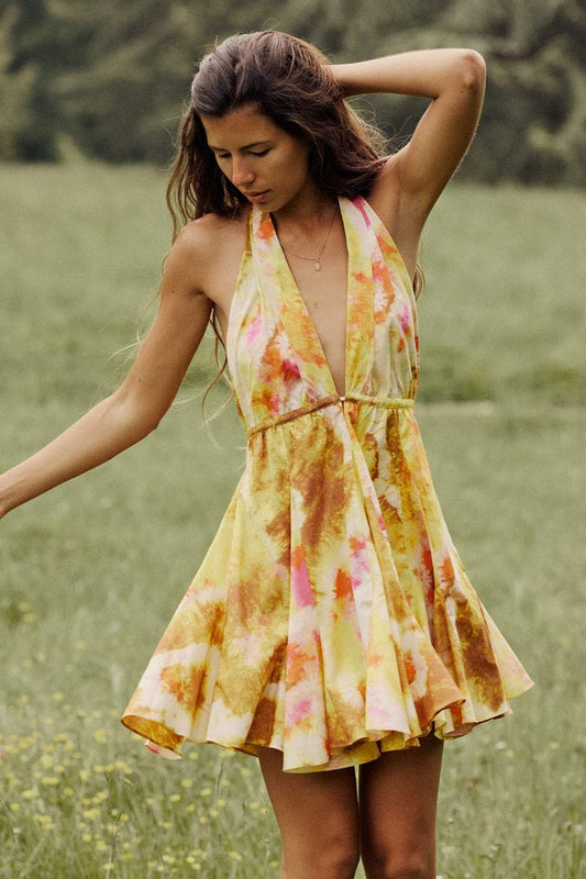 Vestido mini con escote en V y cintura cónica con estampado floral 