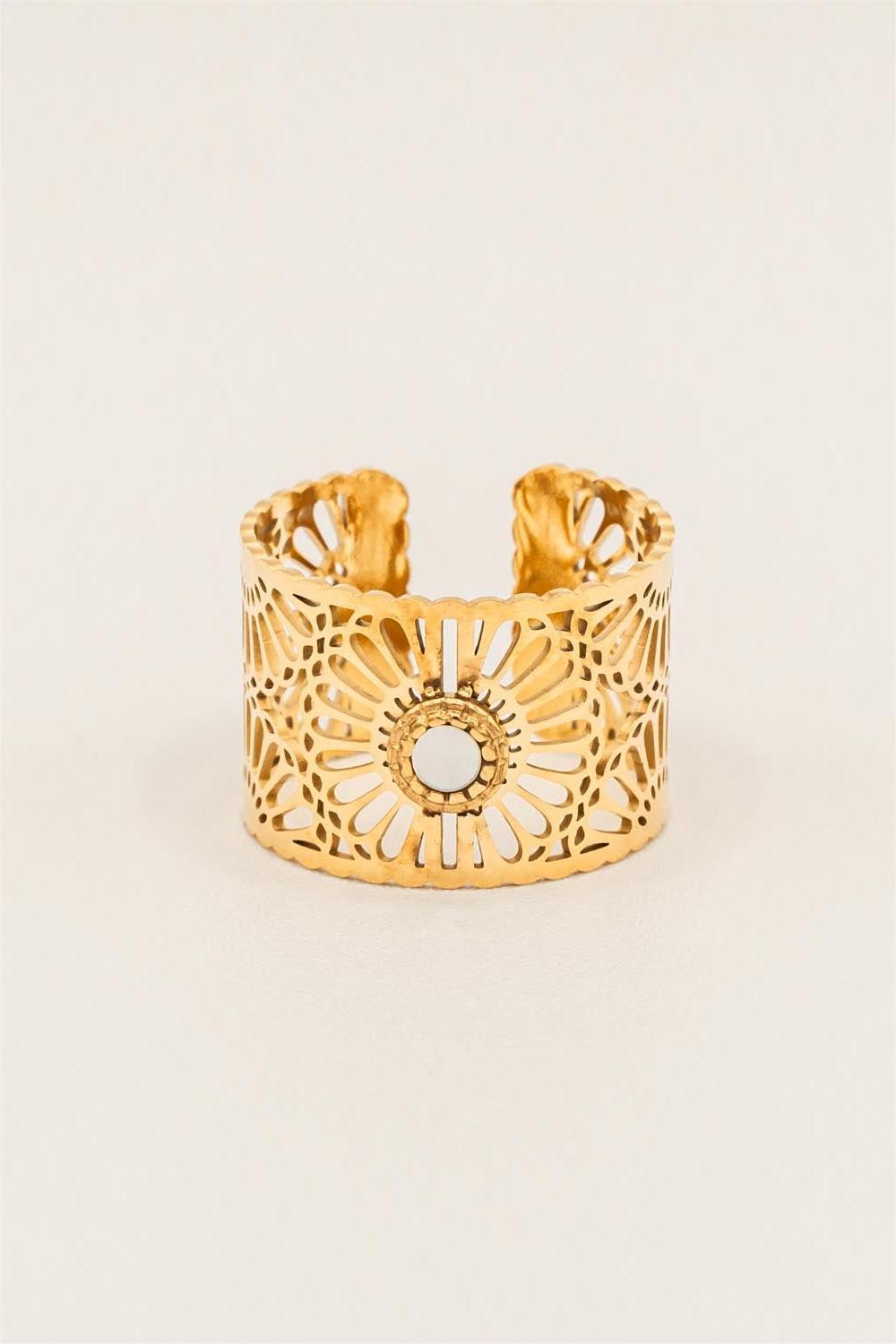 Anillo de metal con flor hueca 
