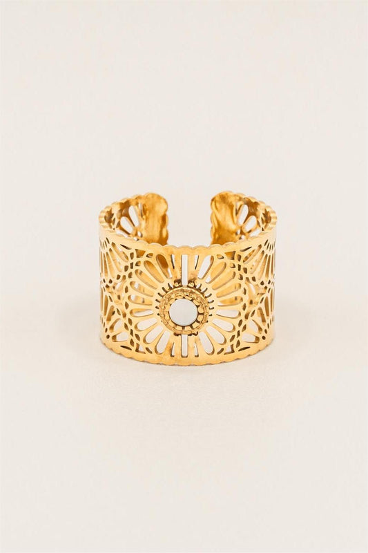 Anillo de metal con flor hueca 