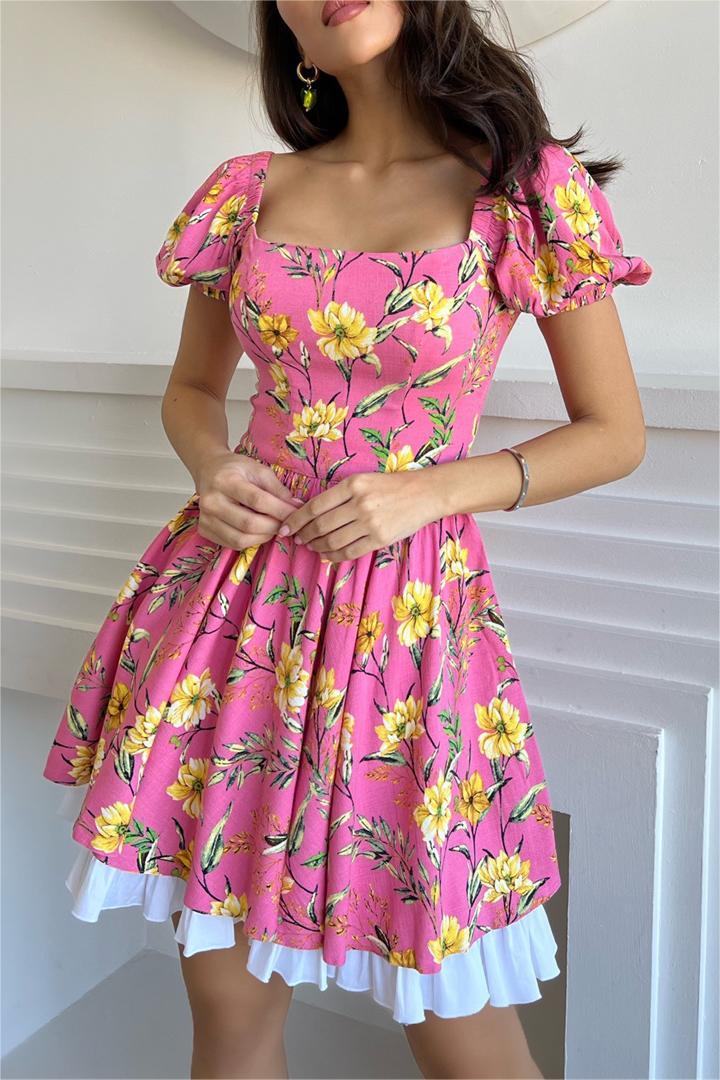 Vestido mini con cuello cuadrado y mangas abullonadas con estampado floral 