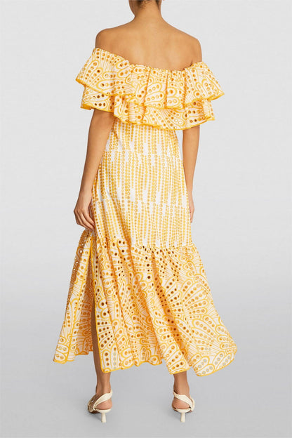 Vestido midi fruncido con hombros descubiertos y bordado 