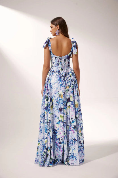 Vestido largo con tirantes y estampado de hortensias de Kacey 