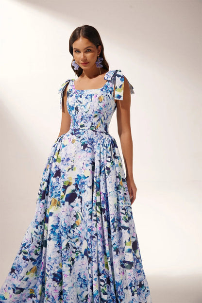 Vestido largo con tirantes y estampado de hortensias de Kacey 