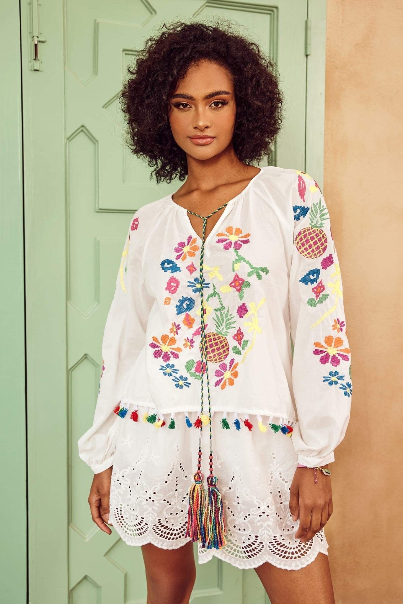 Blusa con borlas florales bordadas Kyndall 