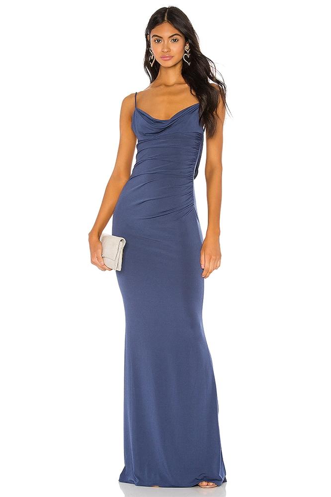 Vestido largo de encaje lila con cuello vuelto y espalda descubierta 