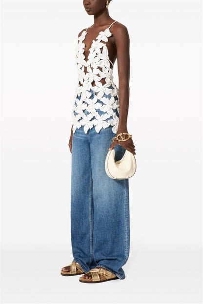 Top de cuello en V con apliques florales de Lorraine 