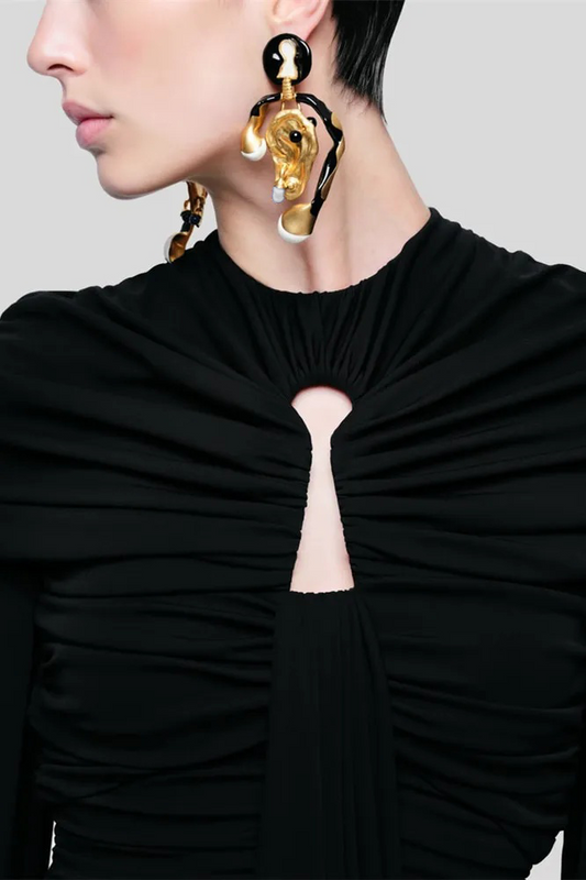 Pendientes barrocos con forma de oreja 