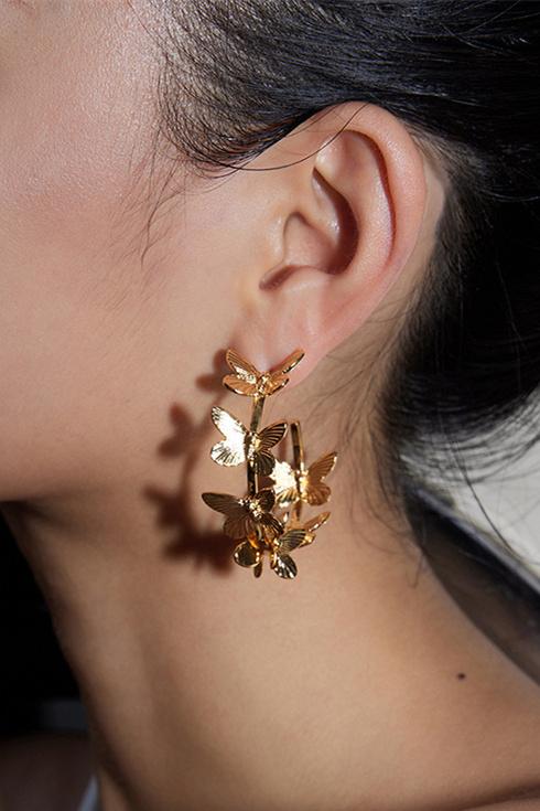 Pendientes metálicos de mariposa en forma de C 