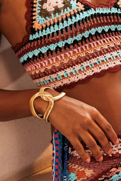Pulsera geométrica con textura metálica 
