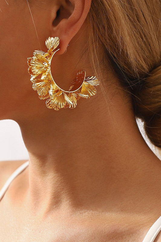 Pendientes florales multicapa en forma de C