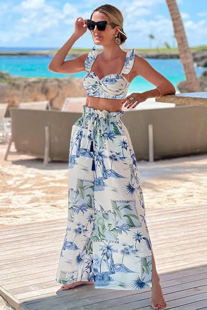 Conjunto de baño de tres piezas con volantes y estampado floral de Belinda 