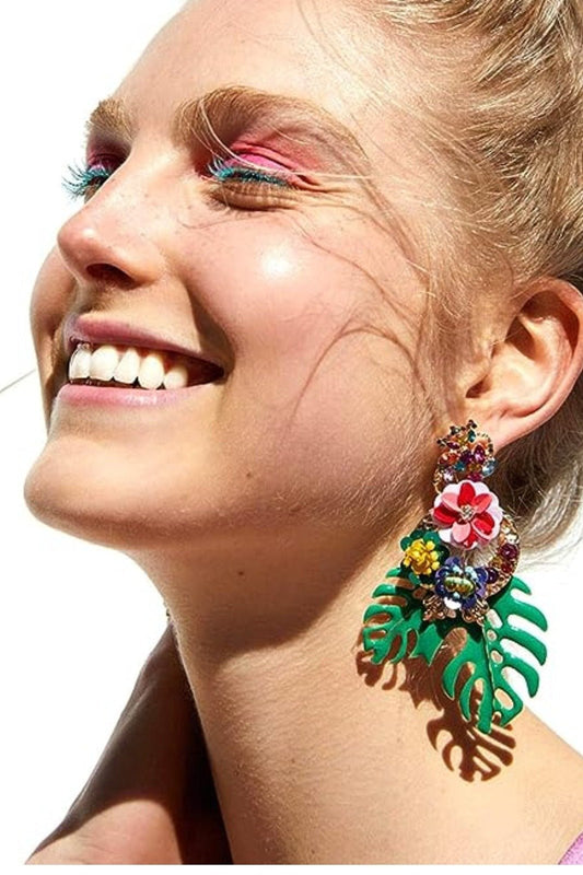 Pendientes decorados con flores de palmera 