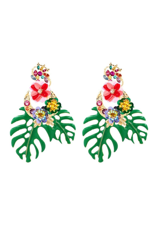 Pendientes decorados con flores de palmera 