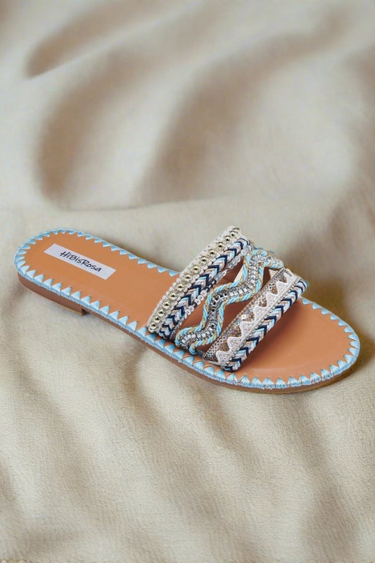 Pantuflas planas con cristales ondulados y pensamientos 