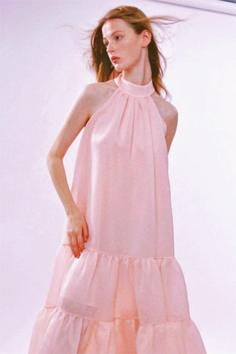 Vestido largo Phoebe con lazo y corte A en capas 