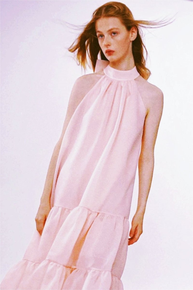 Vestido largo Phoebe con lazo y corte A en capas 