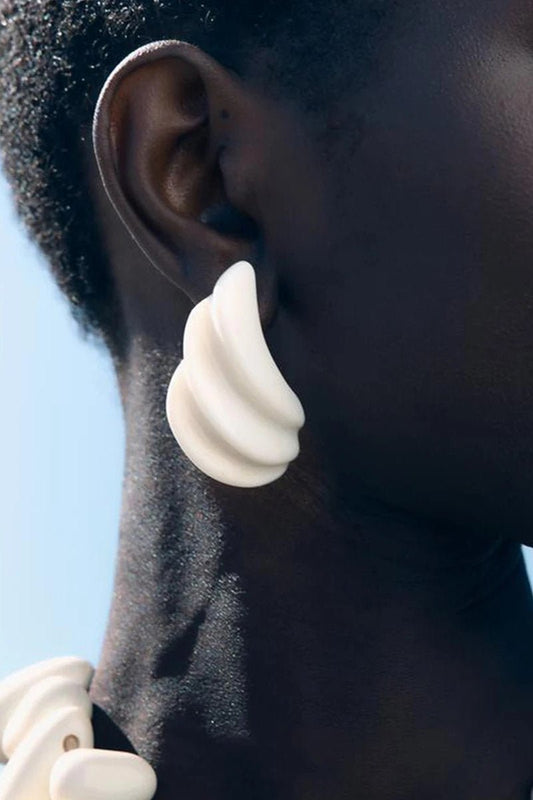 Pendientes de resina en forma de concha 