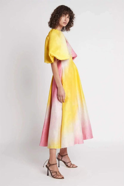 Vestido midi con escote en V y mangas abullonadas de Salomé 