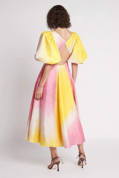 Vestido midi con escote en V y mangas abullonadas de Salomé 
