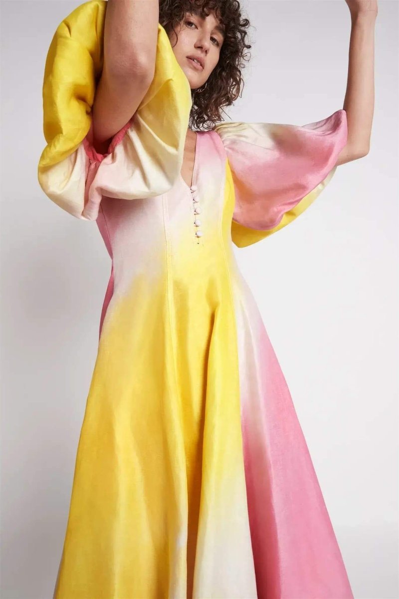 Vestido midi con escote en V y mangas abullonadas de Salomé 