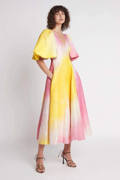 Vestido midi con escote en V y mangas abullonadas de Salomé 