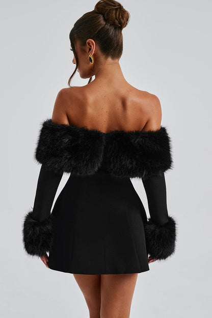 Vestido mini con hombros descubiertos y cuello de piel Regina 