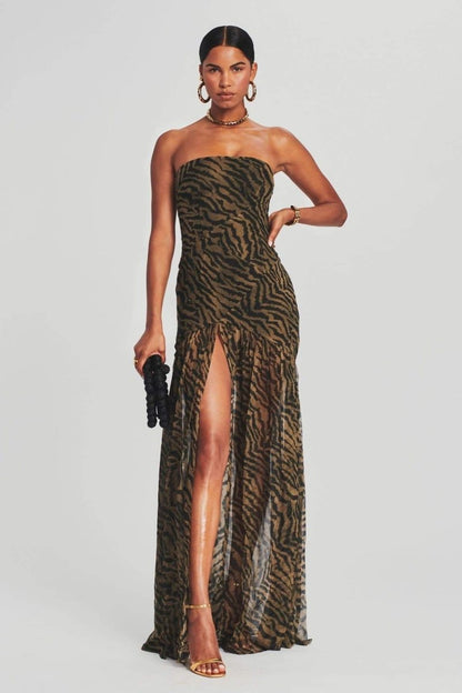 Vestido largo transparente con abertura y rayas de tigre de Viola 