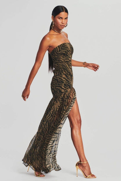 Vestido largo transparente con abertura y rayas de tigre de Viola 