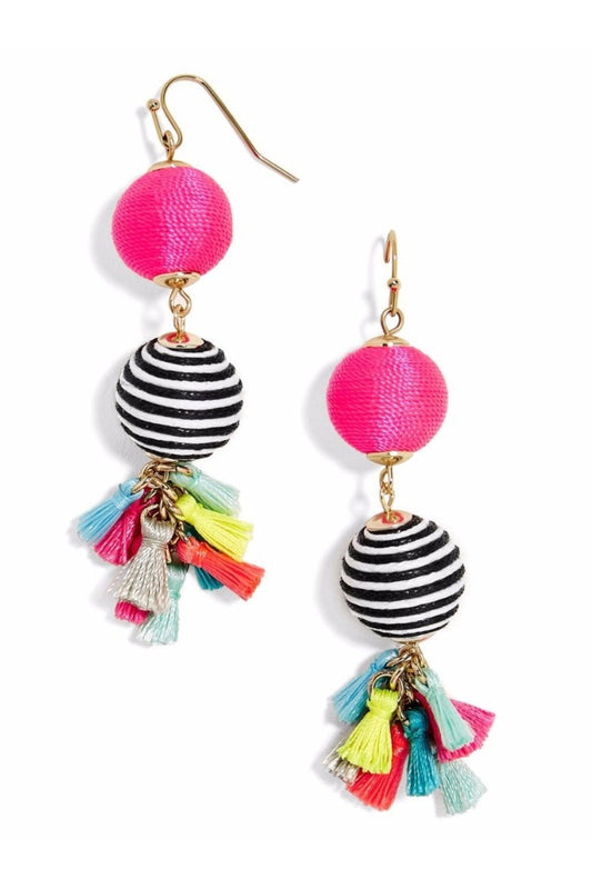 Pendientes de borlas con bolas en contraste tejido 