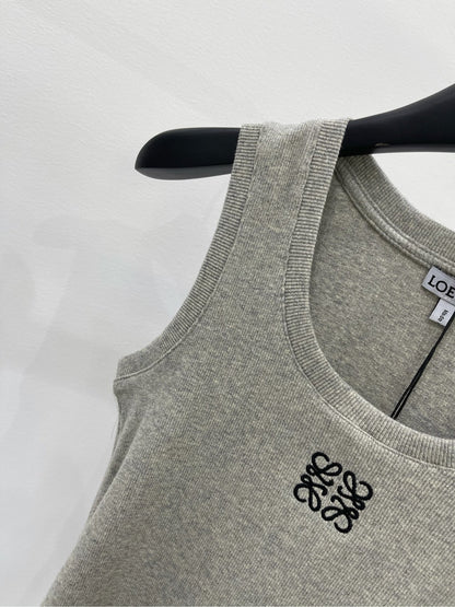 Round neck embroidered vest