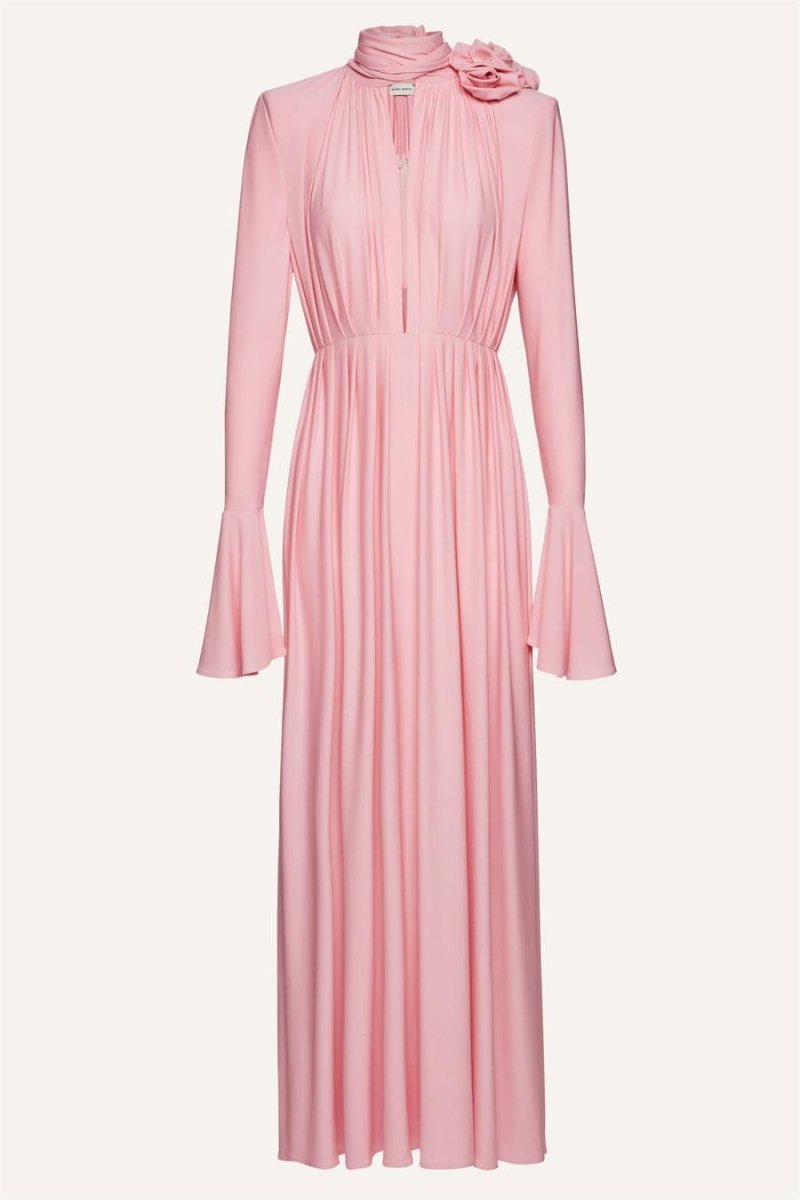 Vestido largo plisado con abertura y escote en V con ribete de flores de Yedda 
