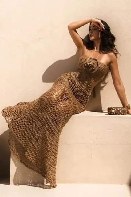 Vestido largo de crochet con cuello halter de Yedda 